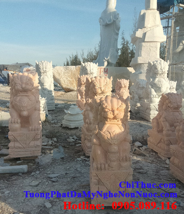 Tượng lân sư đá Non Nước Đà Nẵng